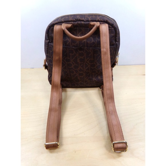 Calvin Klein Signature Belfast Backpack Bag 2 Magnetic Pockets 2‎ Zipper Closure - Picture 3 of 16